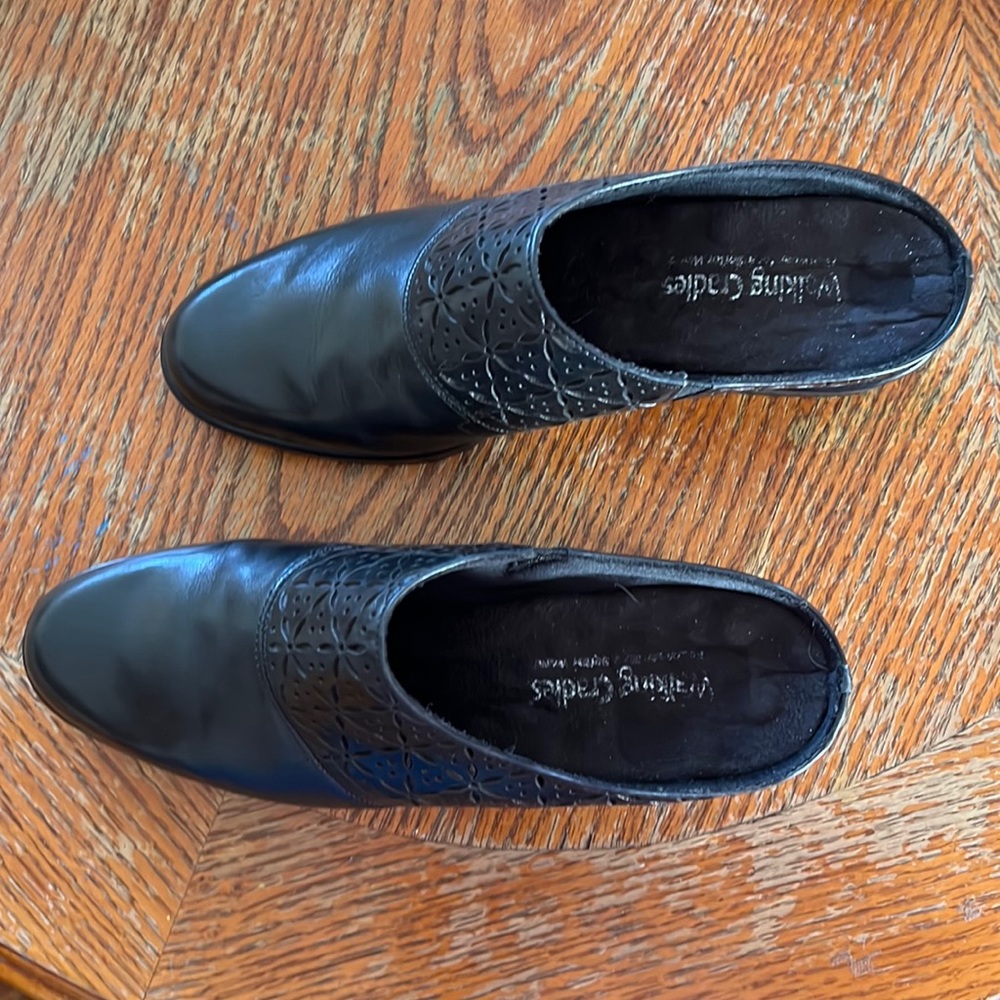 Walking Cradles Black Cutout Mules Sz 7